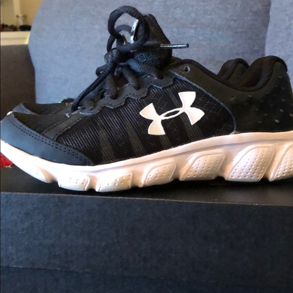 Under Armour Shoes - Picture 3 of 6